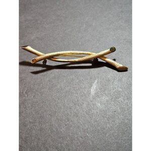 Judy Lee gold tone brooch